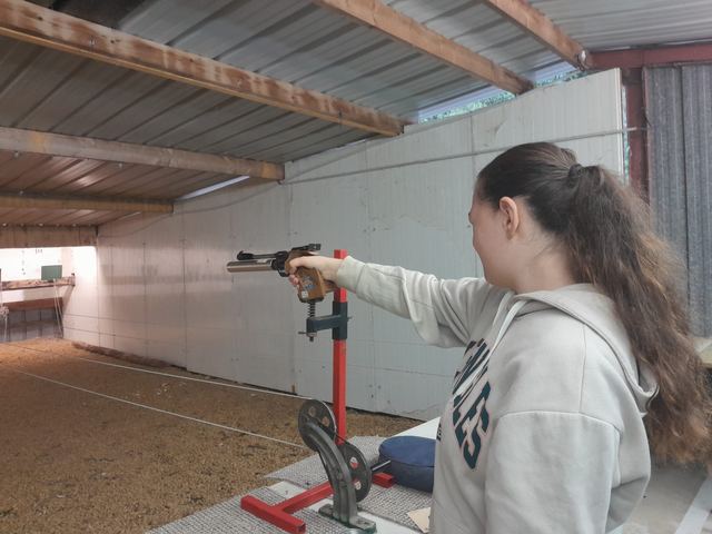 Initiation au pistolet à air comprimé au pas de tir 10 mètres